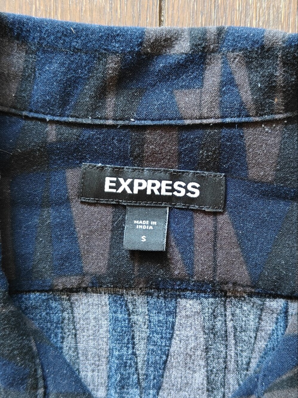 Express | Abstract Pattern Shirt - Picture 2 of 4